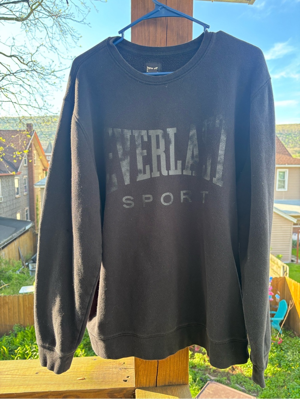 Vintage Everlast Black Crewneck Sweatshirt with Faded Logo
